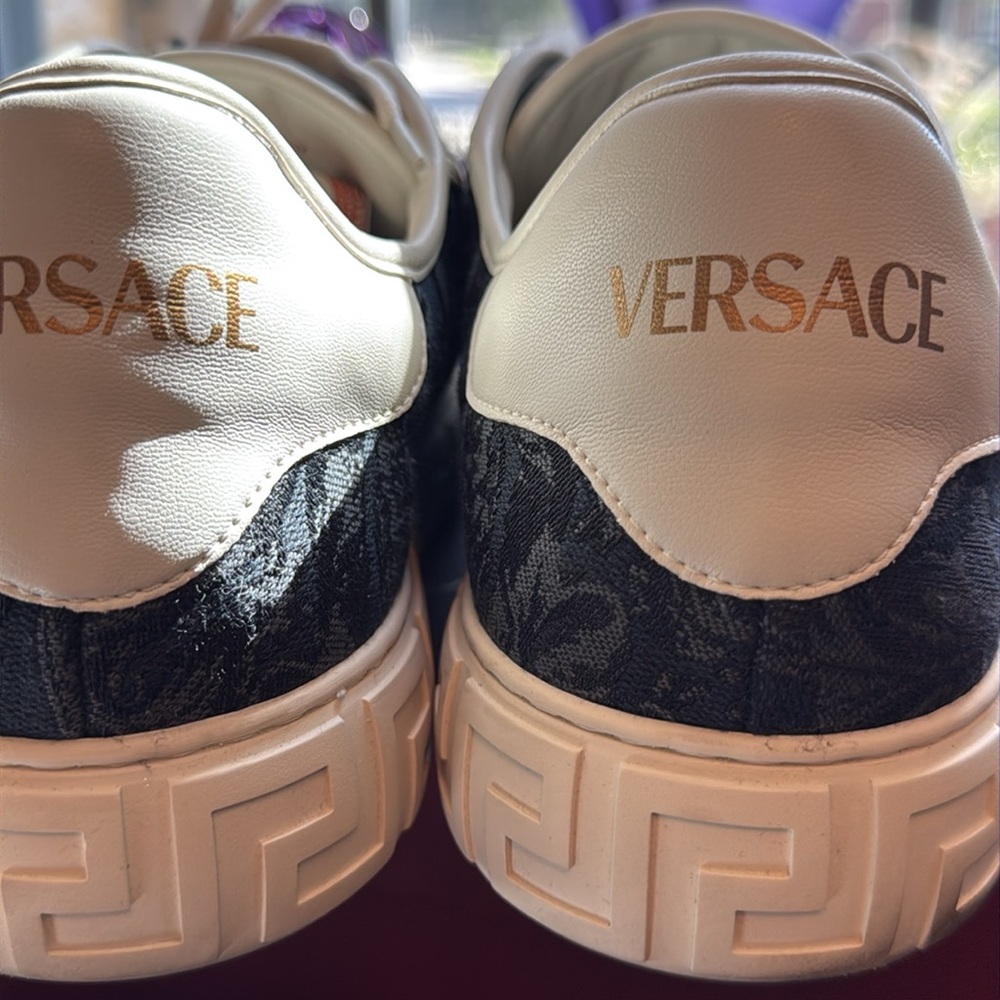 Authentic Gucci Men’s BAROCCO GRECA SNEAKERS - Picture 2 of 7